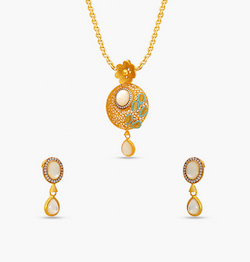 The Leaflet Charm Pendant Set